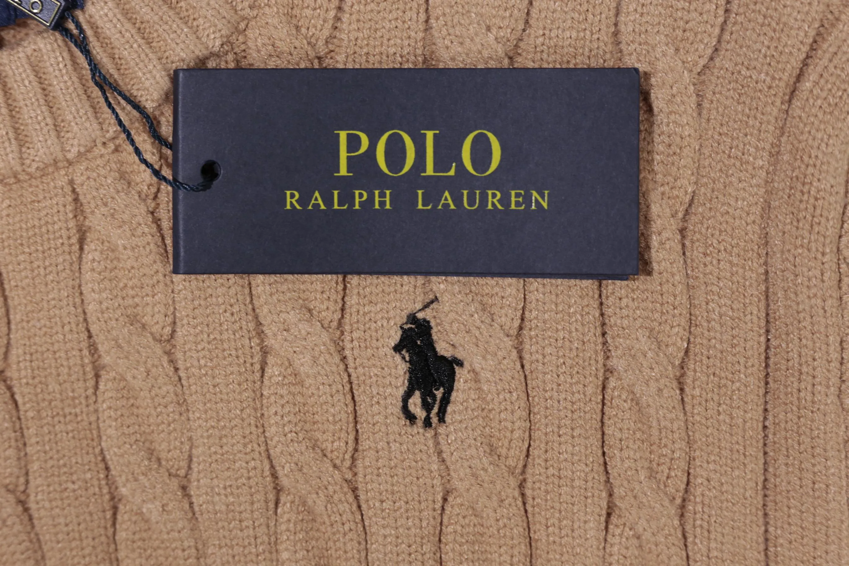 P260 Style No. D05) The top version on the market in 2025 Ralph Lauren #ootddailywear #Autumn and winter sweater #Knitted sweater outfit #ralph lauren sweater #Can be worn by both men and women [Star R] Finally waited until the Ralph men’s twist crew neck sweater is finally here! The most popular sweater is a limited edition every year. There won’t be many styles in the store! Ralph Lauren Men's Round Neck Sweater [Fire R] has a really nice shape. It can be worn alone or as a jacket. It can also be worn inside or worn with a shirt~100% pure cotton #Practical Wear. Colors: off-white, navy blue, khaki, gray, sizes S to XL